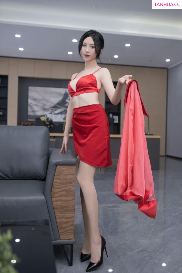 陈若依 抖娘利世 [XiuRen]高清写真图 2023.01.30 No.6189 利世 短裙美腿第19张图片